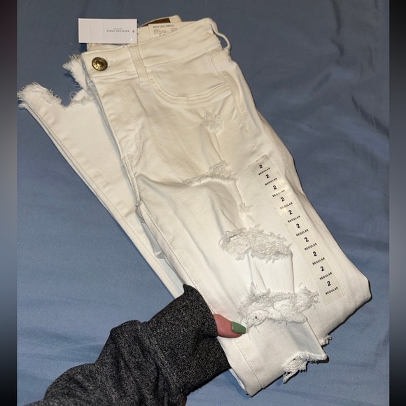 NWT American Eagle White Ripped Jeans Size 2 - Picture 4 of 5